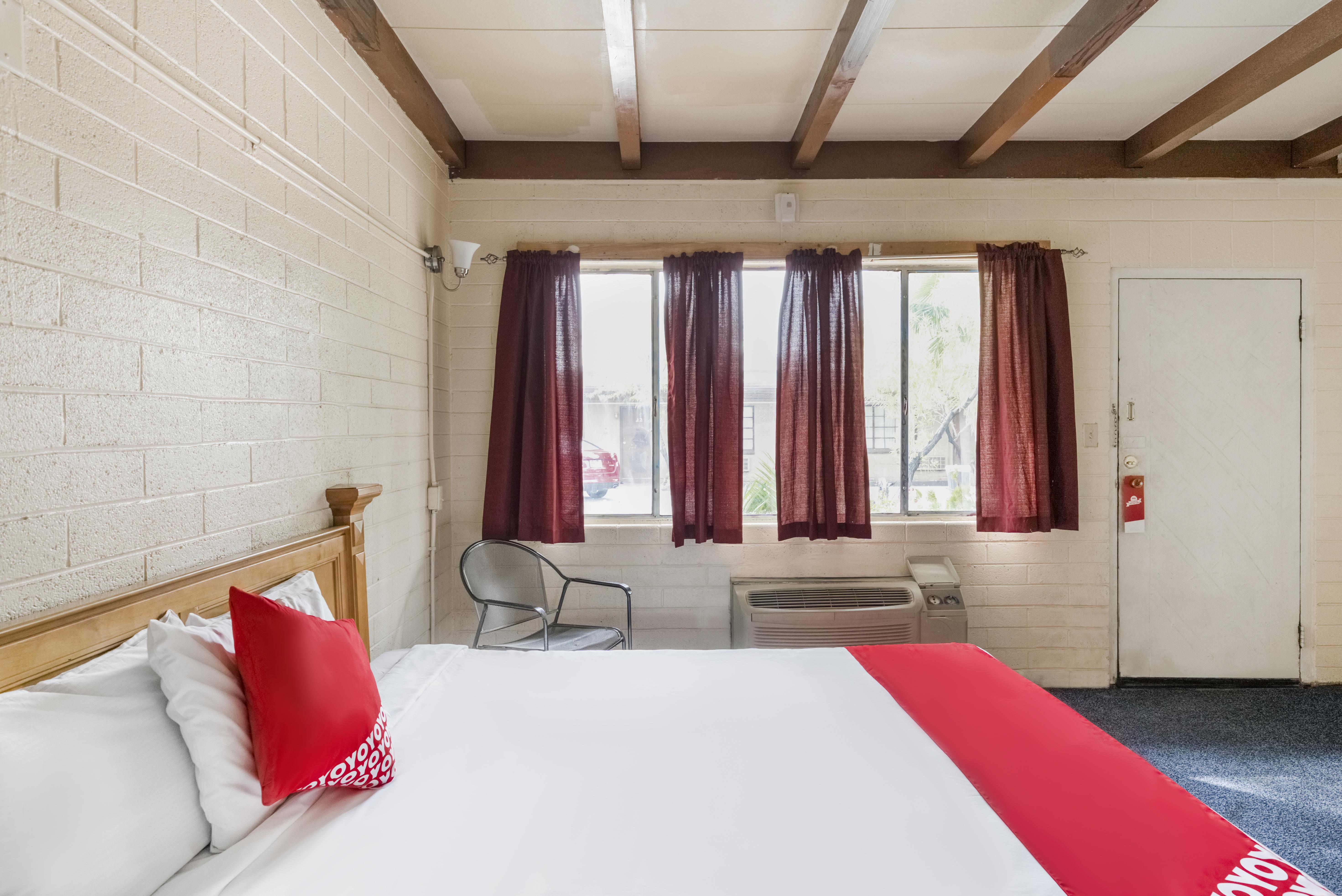 Oyo Oasis I-15 Hotel 2*